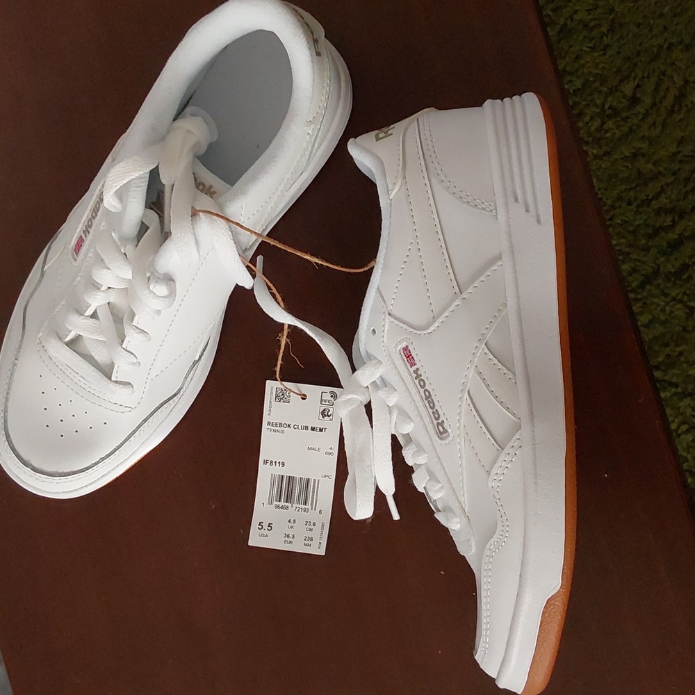 NEW men's/boys' white Reebok tennis shoes size 5.5 - Picture 3 of 3